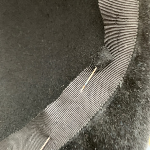 Vintage 1940s Saks Fifth Avenue Black Hat Wool with Feather and Beading - Picture 14 of 16